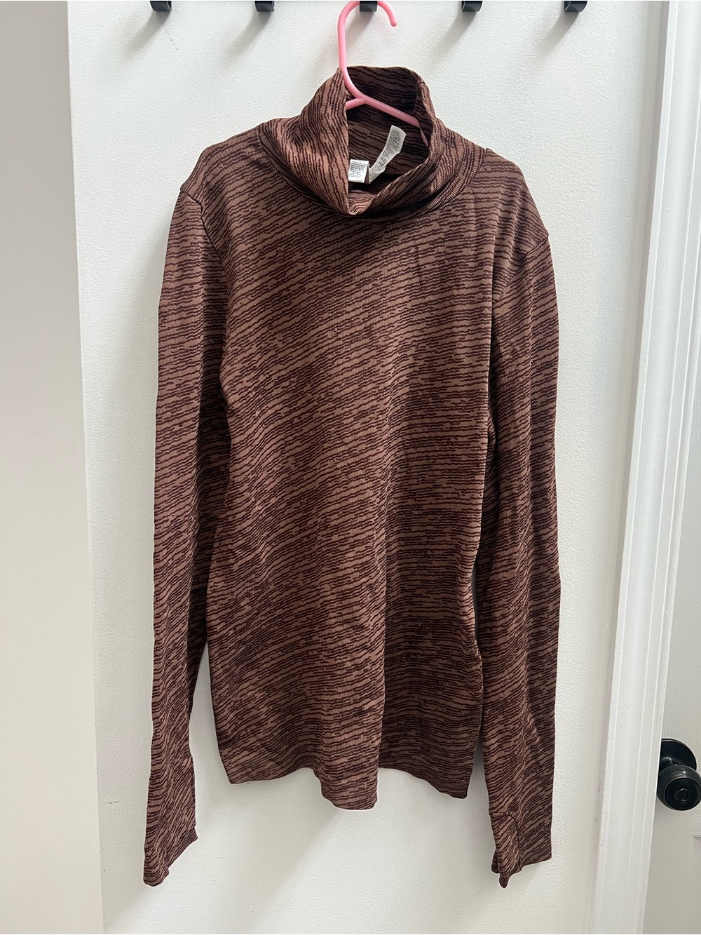 Athleta Women’s Turtle Neck Long sleeve Brown Top Striped Size M